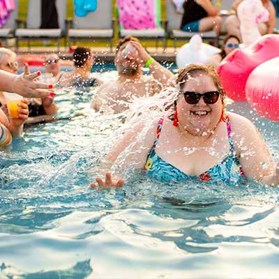 Wasserfeste Vintage Kameras und Unterwasser Camcorder für Poolparty leihen